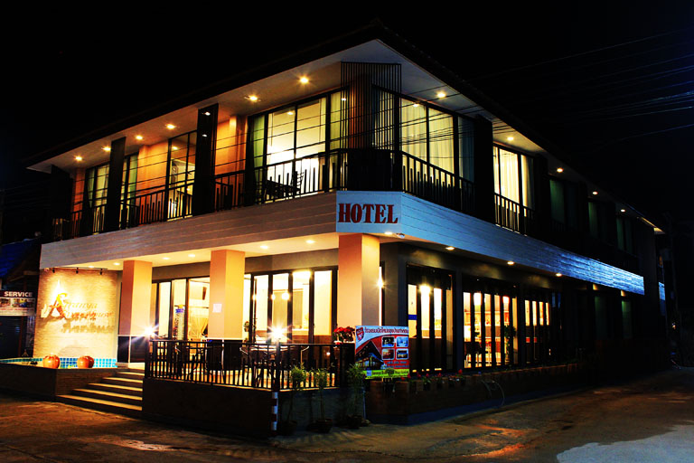 Hotel by Kok river, Thaton, Thailand